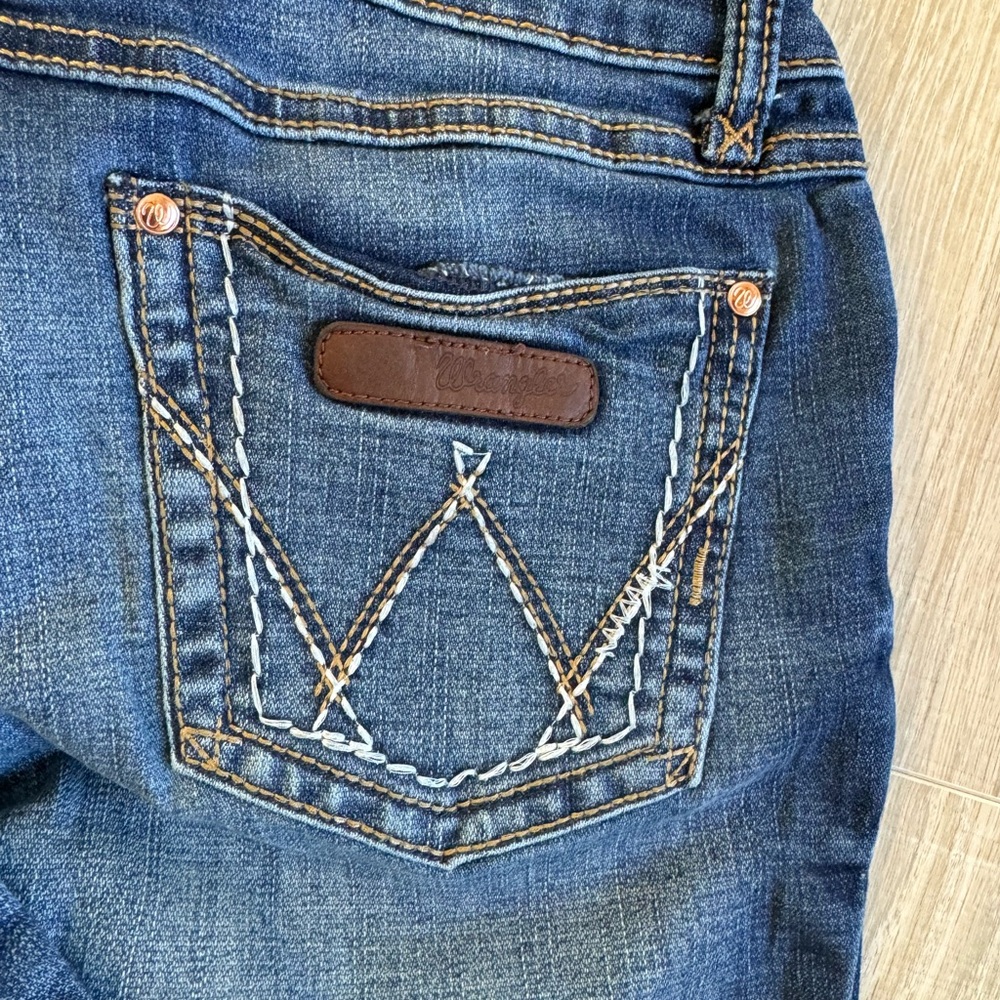 Wrangler Boot Cut - Picture 4 of 5
